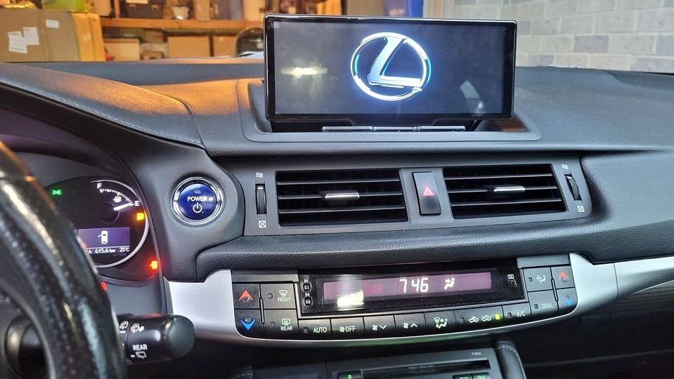 Wireless Android Auto and Apple CarPlay 10” screen.